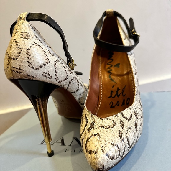 Worn only twice! Pretty amazing condition - Picture 6 of 7